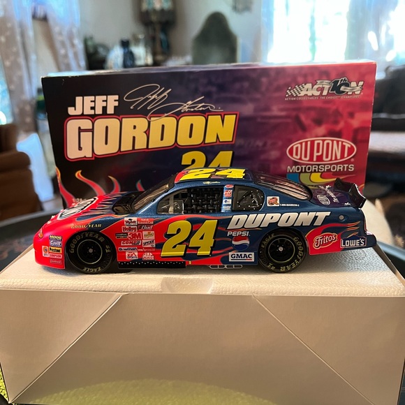Jeff Gordon #24 Action Collectables Diecast 1:24 Scale Car - Picture 3 of 8